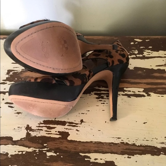 Vince Camuto - Picture 4 of 4